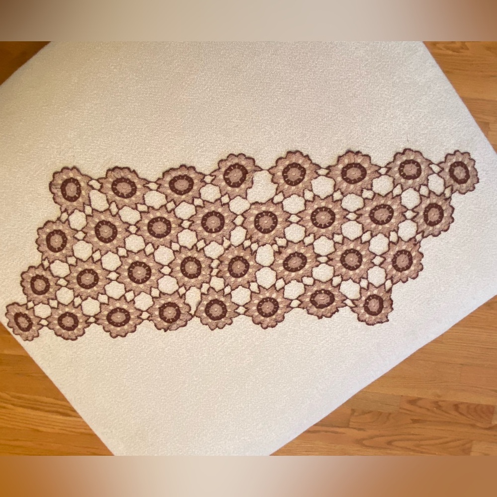 Table Runner / Decor - Picture 4 of 6
